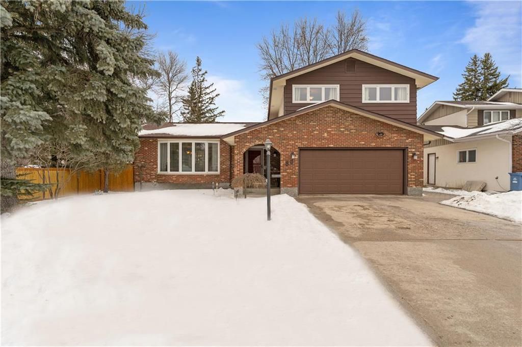 Open House. Open House on Sunday, March 17, 2024 12:00PM - 1:30PM
Perfect Ft.Richmond Location
Gorgeous 1974sqft 3 bedroom two storey split with a fully finished basement. This fine home is perfectly located next to a Green Space on a fabulous Ft. Richmon