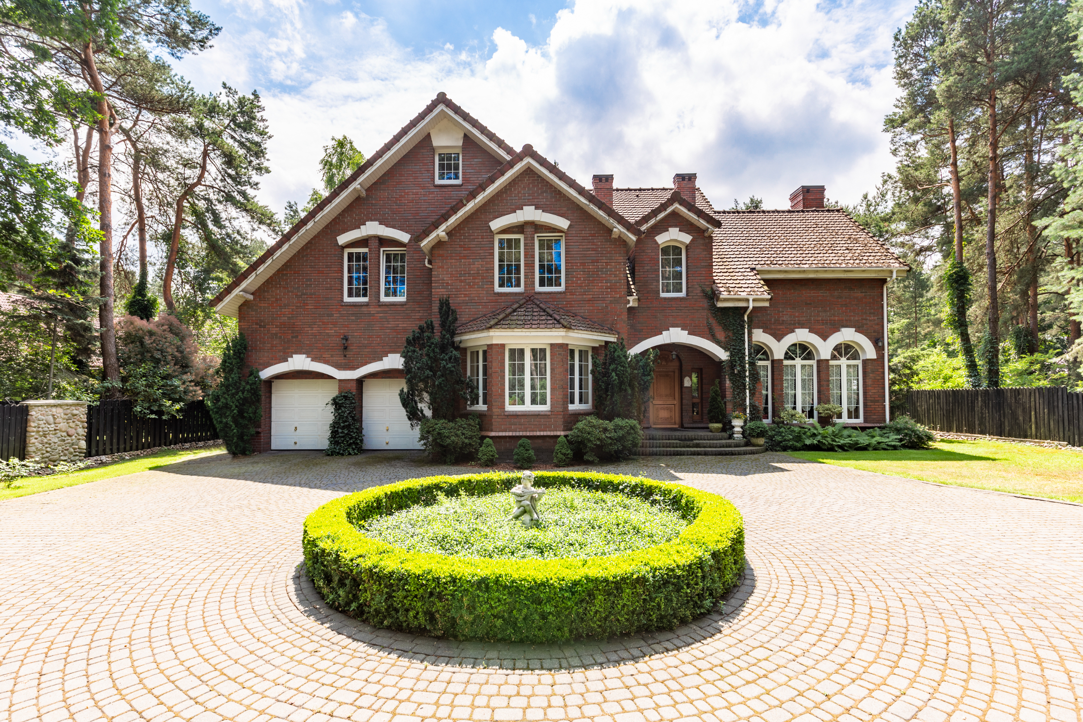 Selling a Luxury Home in Winnipeg? Here’s How to Attract the Right Buyers