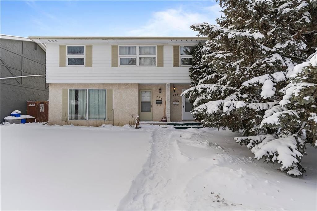 Open House. Open House on Sunday, January 21, 2024 1:00PM - 3:00PM
4 Bedroom and Huge Yard
Fully remodeled Crestview 4 bedroom upstairs 1340sqft Two Storey Side X Side. This ready to move in home features all new decor including laminate plank flooring th
