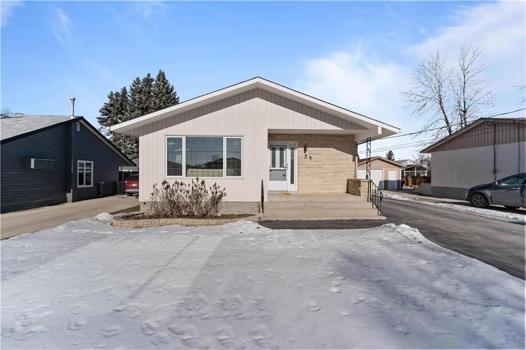 Open House. Open House on Sunday, March 3, 2024 1:00PM - 2:30PM
Great St.Vital 3 Bedroom Bungalow
Well updated 1090sqft 3 bedroom 2 full Bath St.Vital Bungalow featuring a fully finished basement and front drive to a single over-sized garage. Features inc
